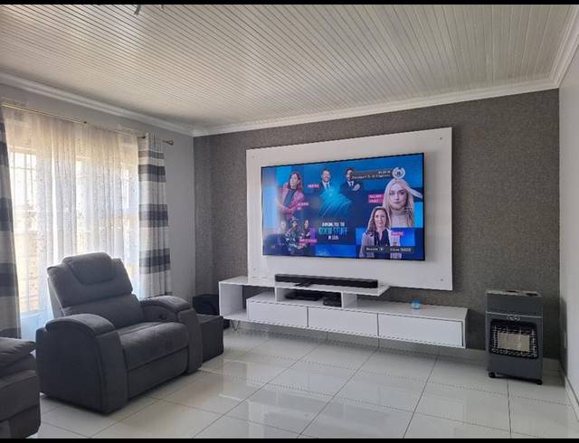 4 BEDROOM HOUSE FOR SALE IN CRAIGIEBURN